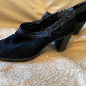 Women's low boots, black 8.5 suede